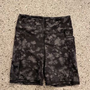 Camo biker shorts with pockets